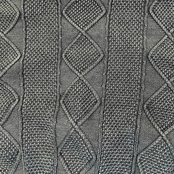 Idem Ditto LA Cropped V-Back Textured Sweater - Picture 10 of 14